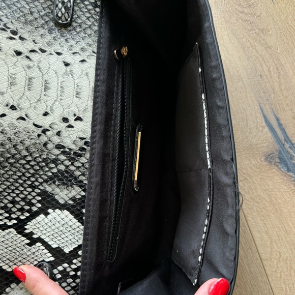 Faux snakeskin clutch - Picture 4 of 6